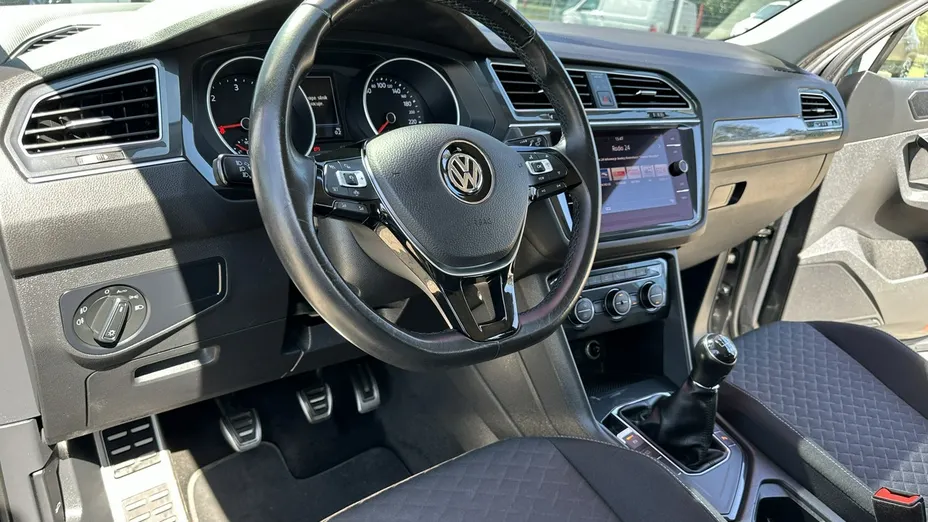 VOLKSWAGEN Tiguan -