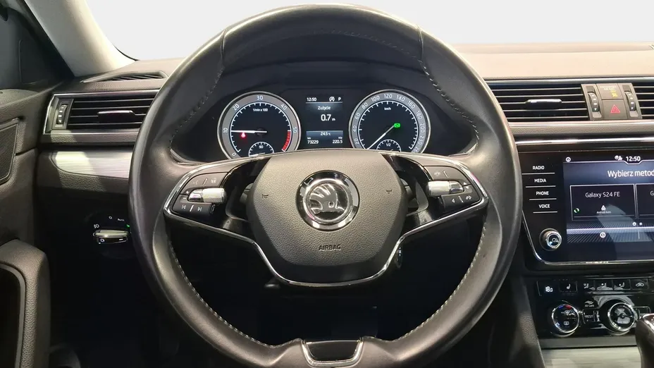 SKODA Superb -