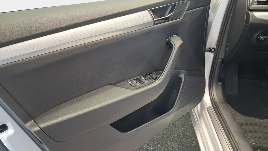 SKODA Superb -