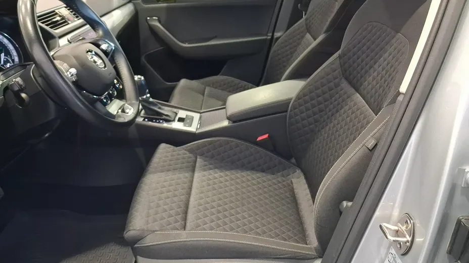 SKODA Superb -