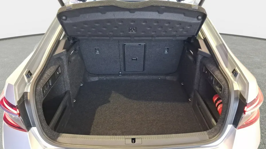 SKODA Superb -