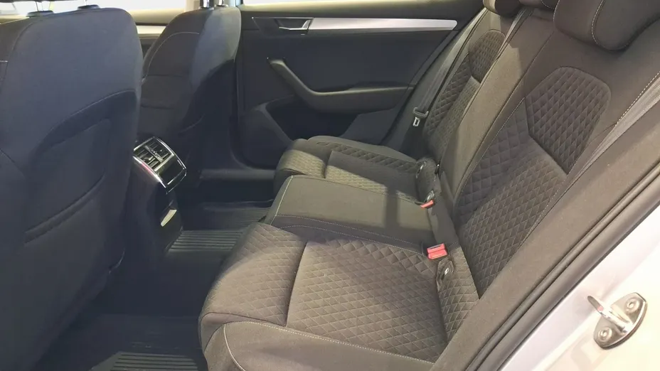 SKODA Superb -
