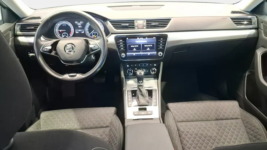 SKODA Superb -