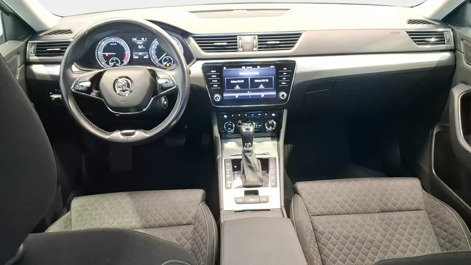 SKODA Superb -
