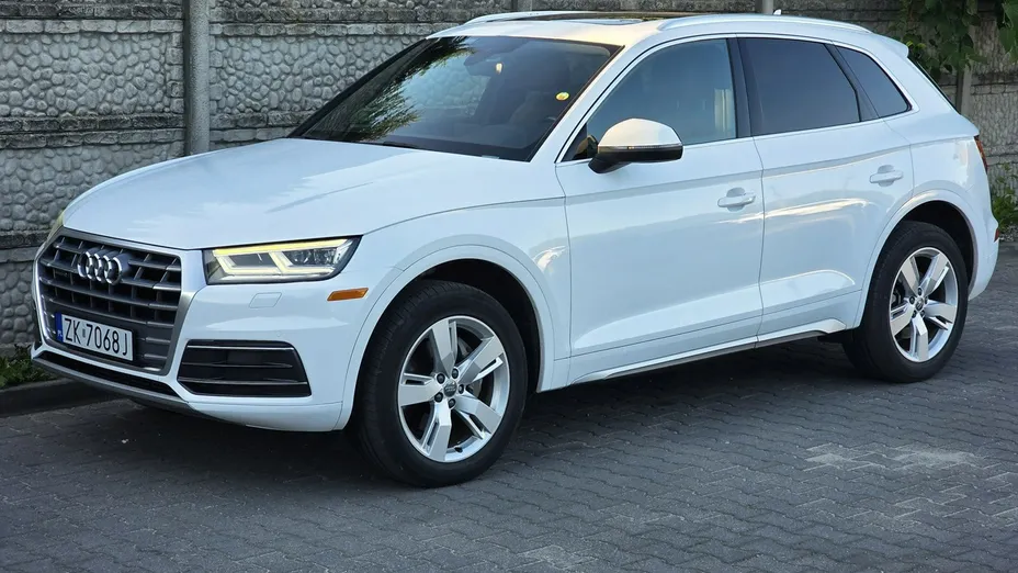 AUDI Q5 -