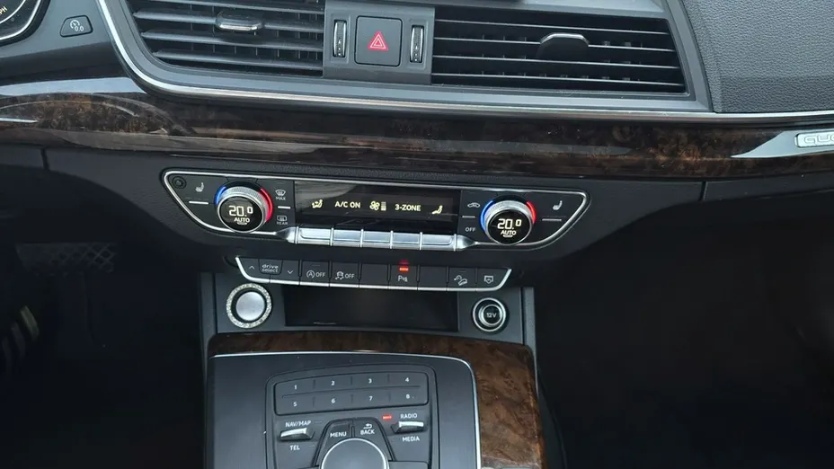 AUDI Q5 -