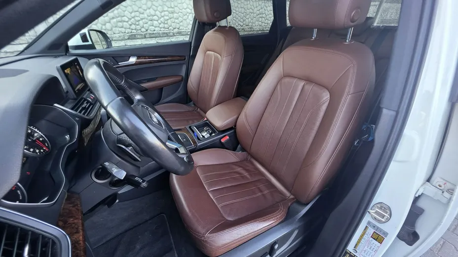 AUDI Q5 -