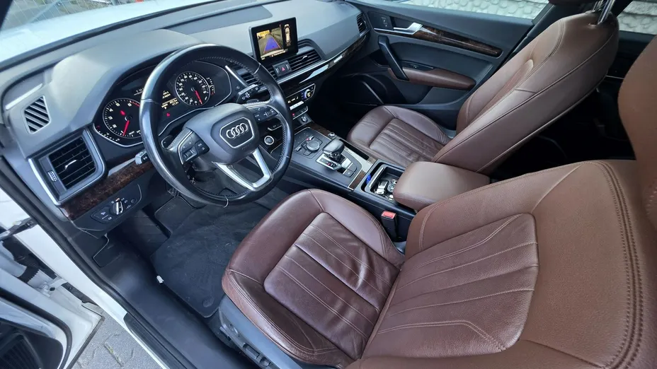 AUDI Q5 -