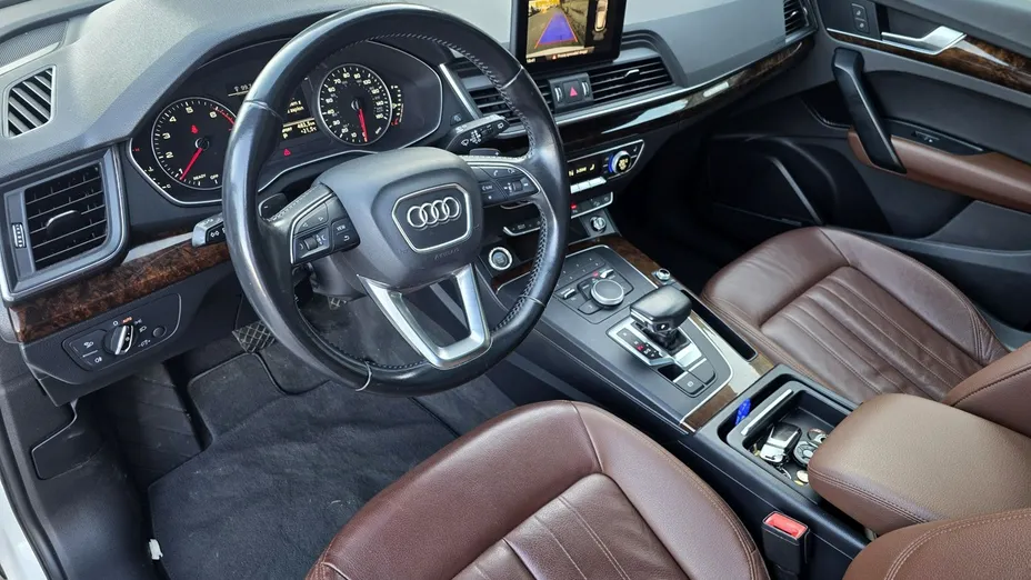 AUDI Q5 -