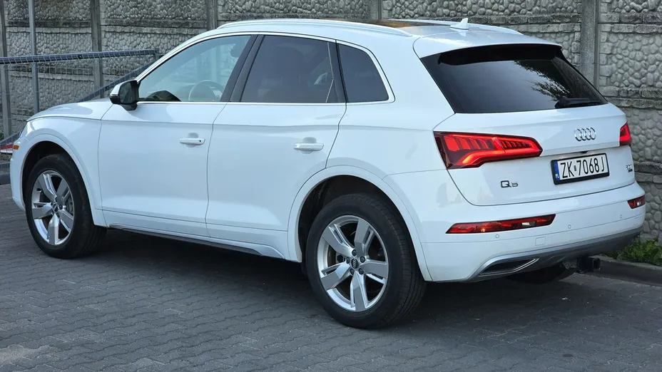 AUDI Q5 -