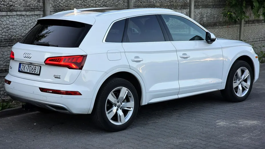 AUDI Q5 -