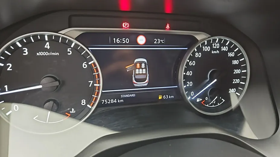 NISSAN Qashqai -