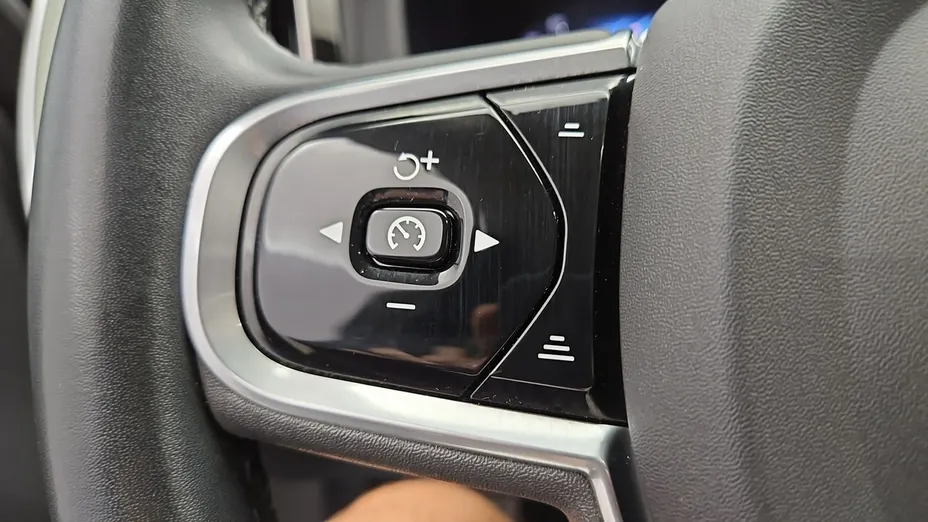 VOLVO XC60 -