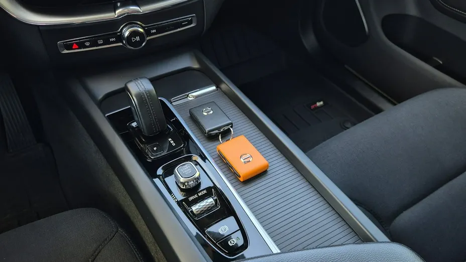 VOLVO XC60 -