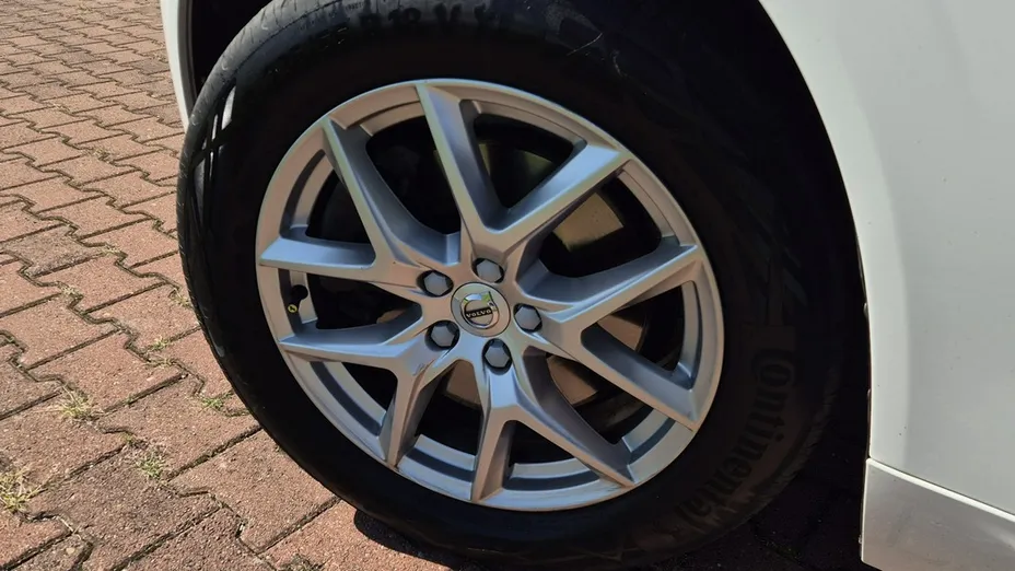 VOLVO XC60 -
