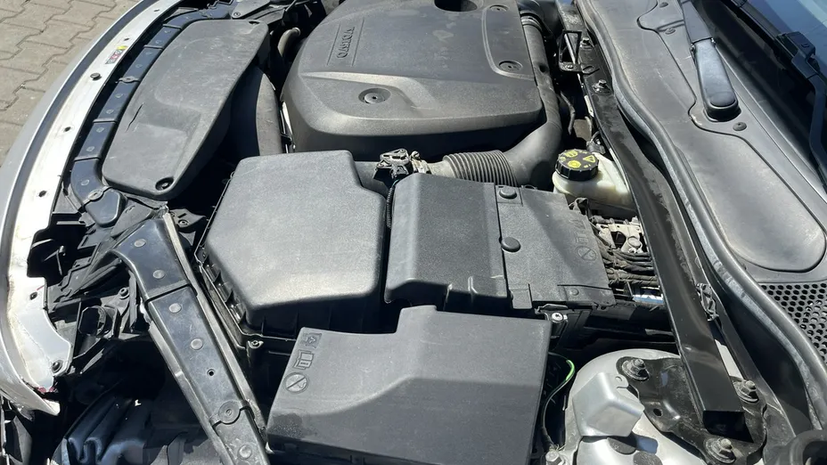 VOLVO V40 -