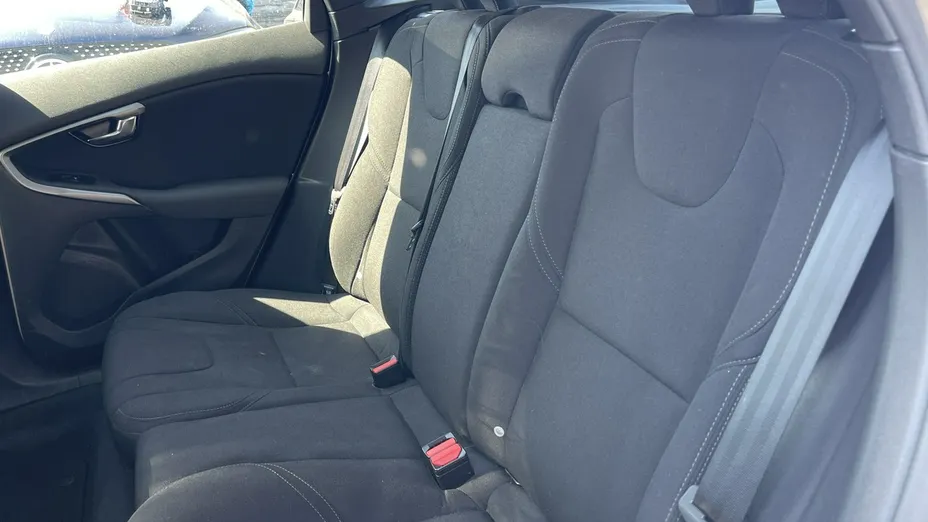 VOLVO V40 -