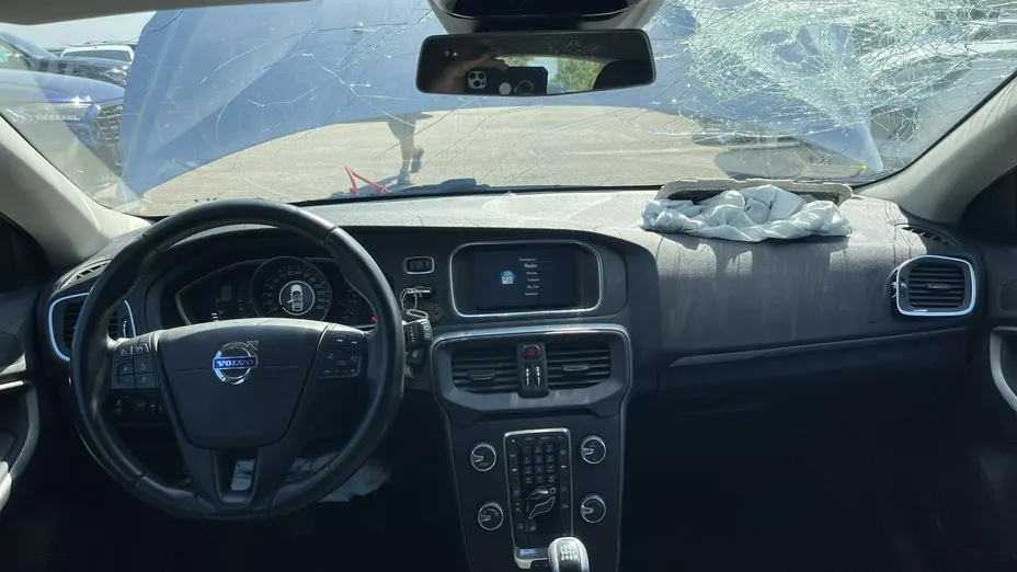 VOLVO V40 -