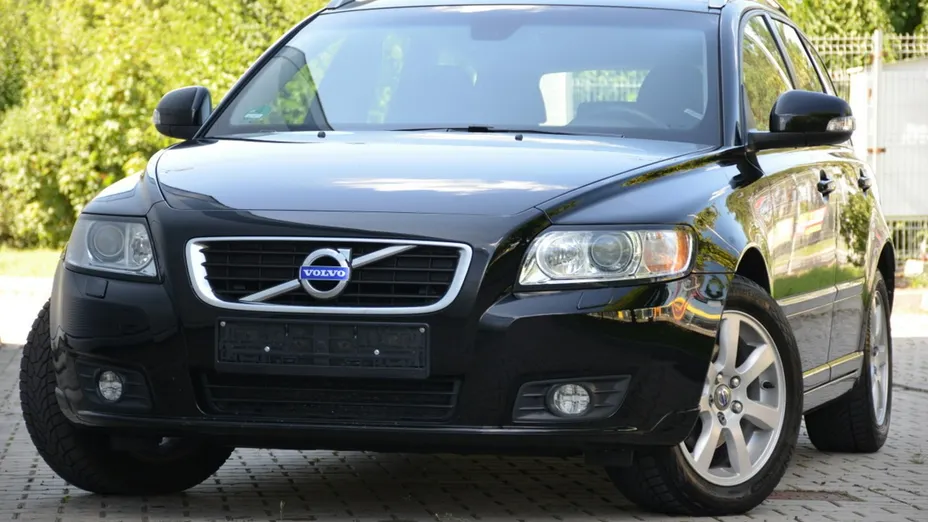 VOLVO V50 -