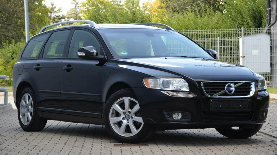 VOLVO V50 -