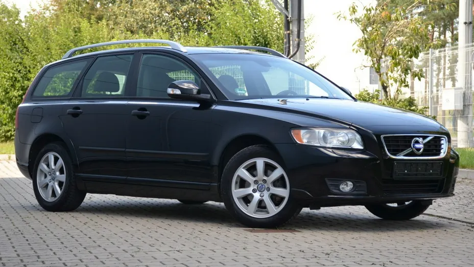 VOLVO V50 -
