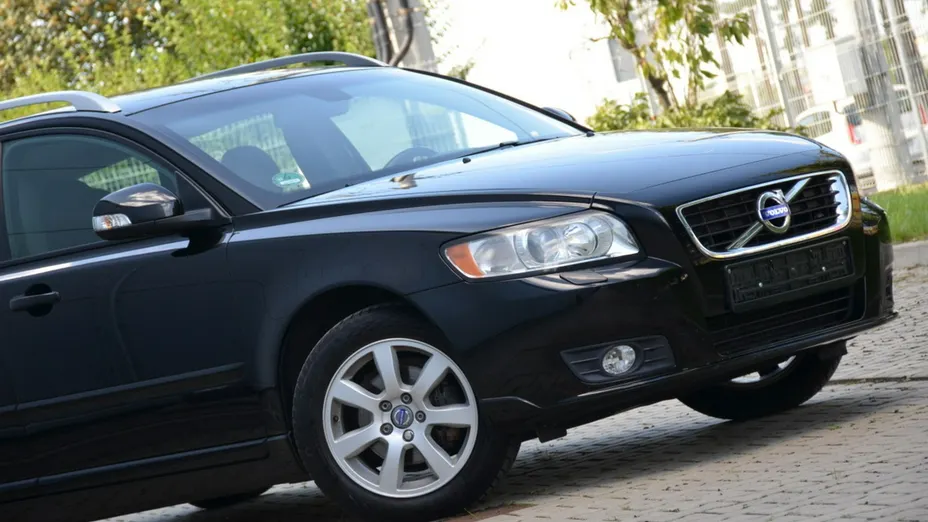 VOLVO V50 -