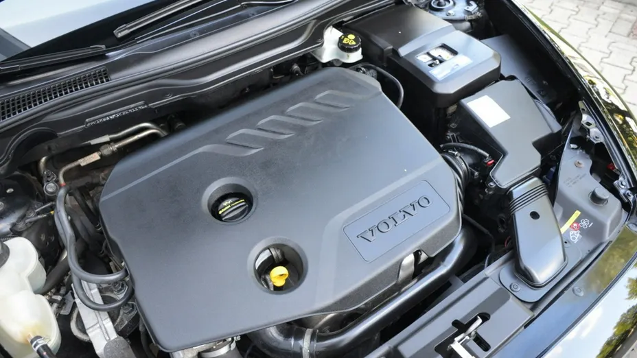 VOLVO V50 -