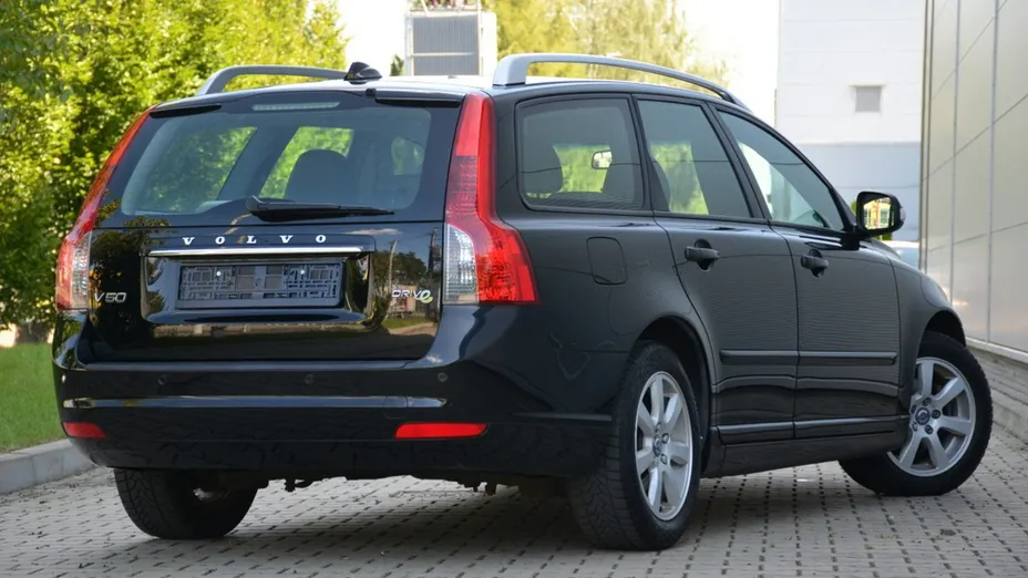 VOLVO V50 -