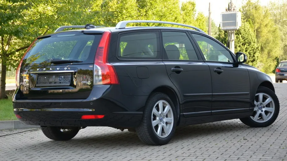 VOLVO V50 -