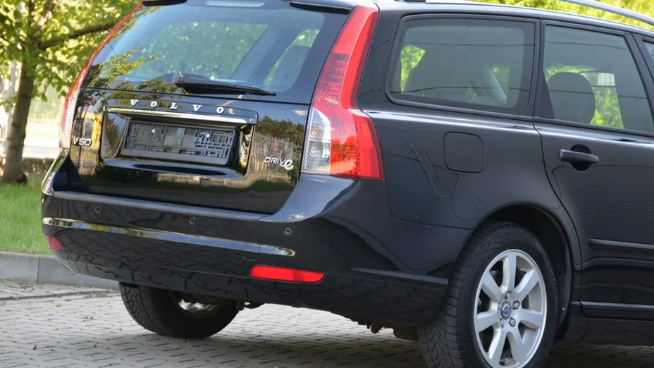 VOLVO V50 -