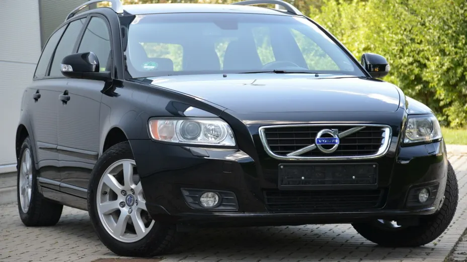 VOLVO V50 -