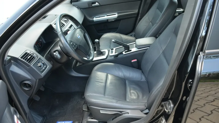 VOLVO V50 -