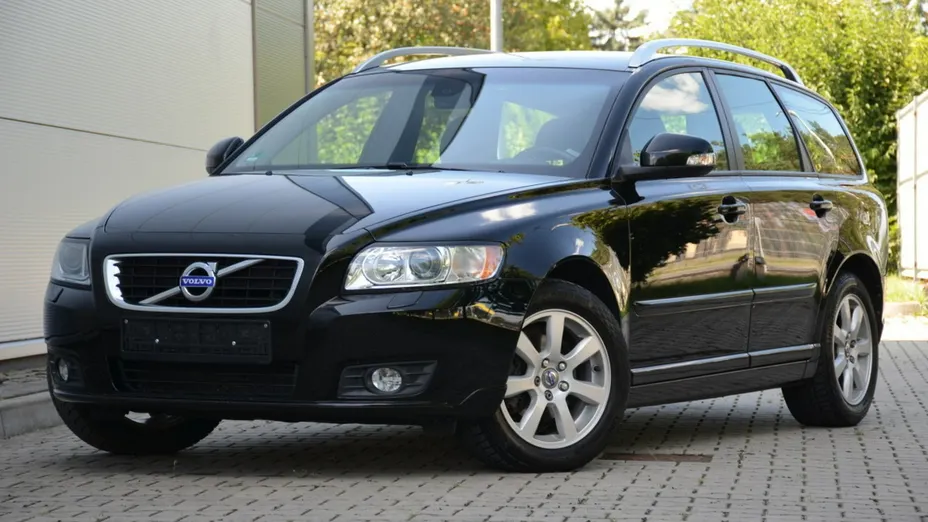 VOLVO V50 -