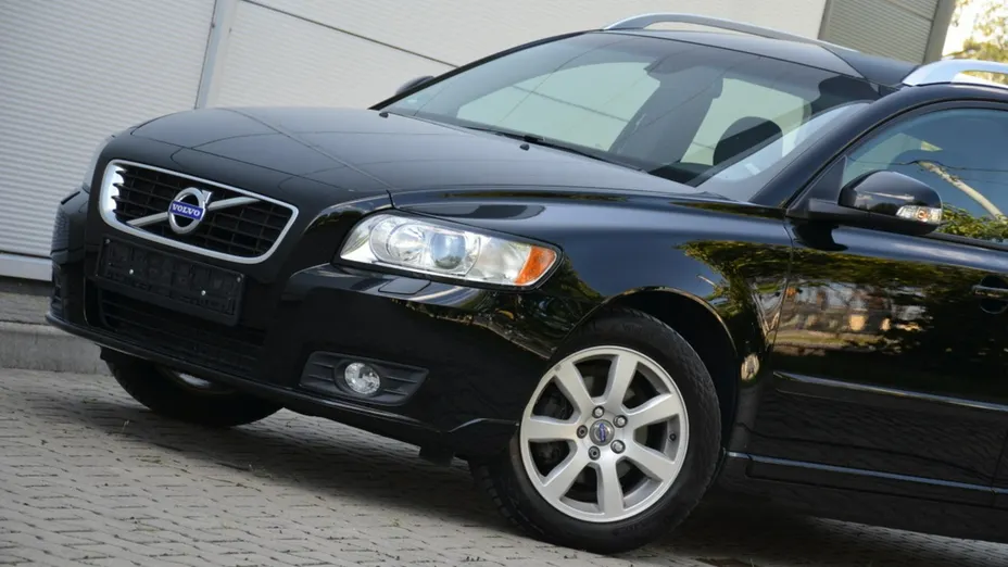 VOLVO V50 -