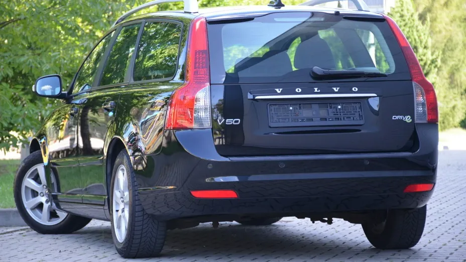 VOLVO V50 -