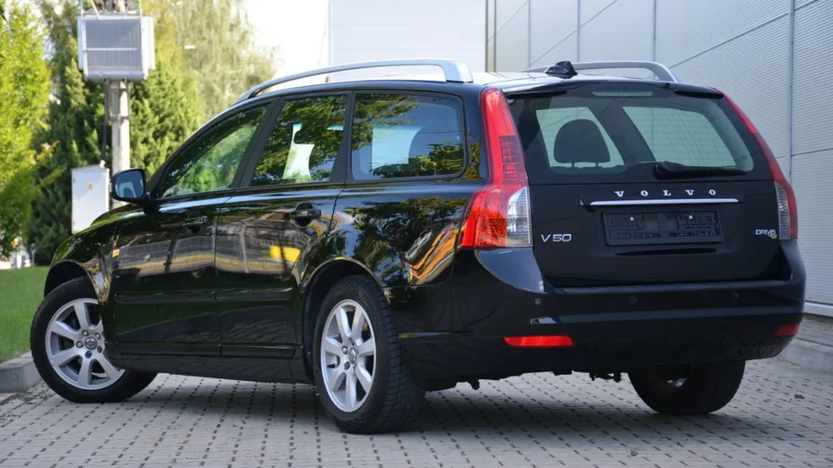 VOLVO V50 -