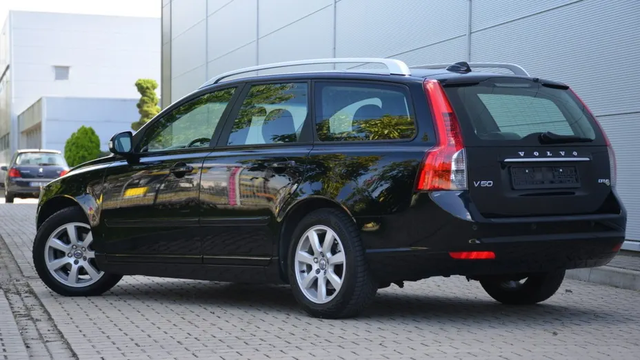 VOLVO V50 -