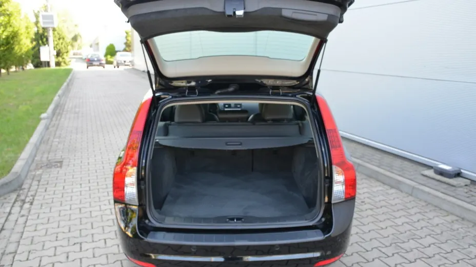 VOLVO V50 -