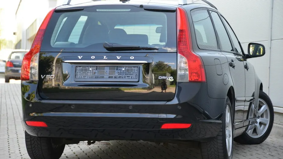 VOLVO V50 -