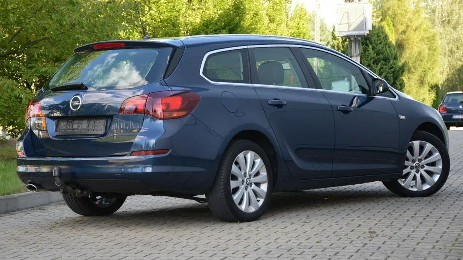 OPEL Astra -