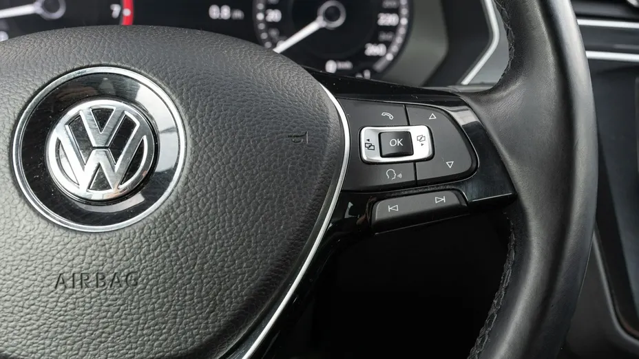 VOLKSWAGEN Tiguan -