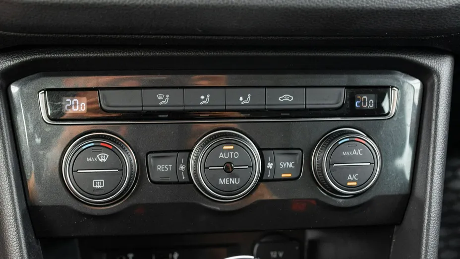 VOLKSWAGEN Tiguan -