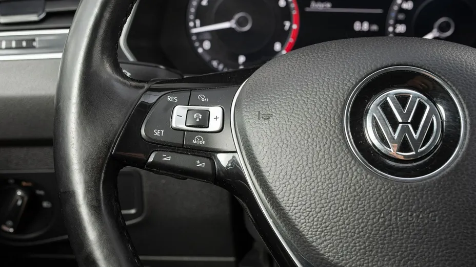 VOLKSWAGEN Tiguan -