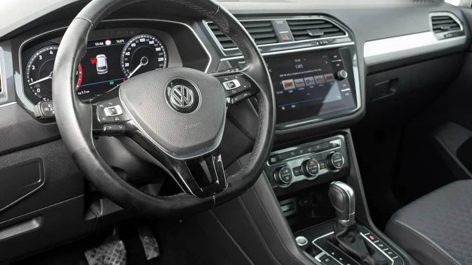 VOLKSWAGEN Tiguan -