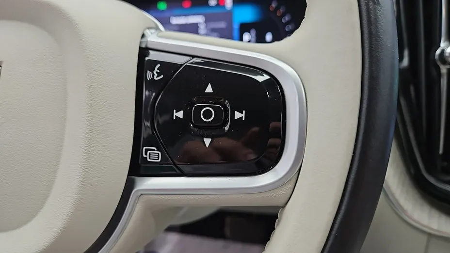 VOLVO XC60 -