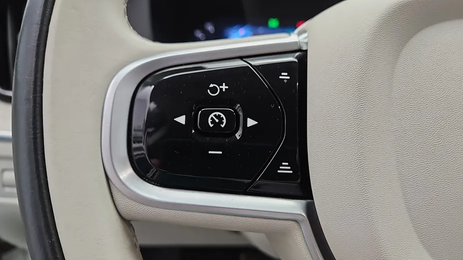 VOLVO XC60 -