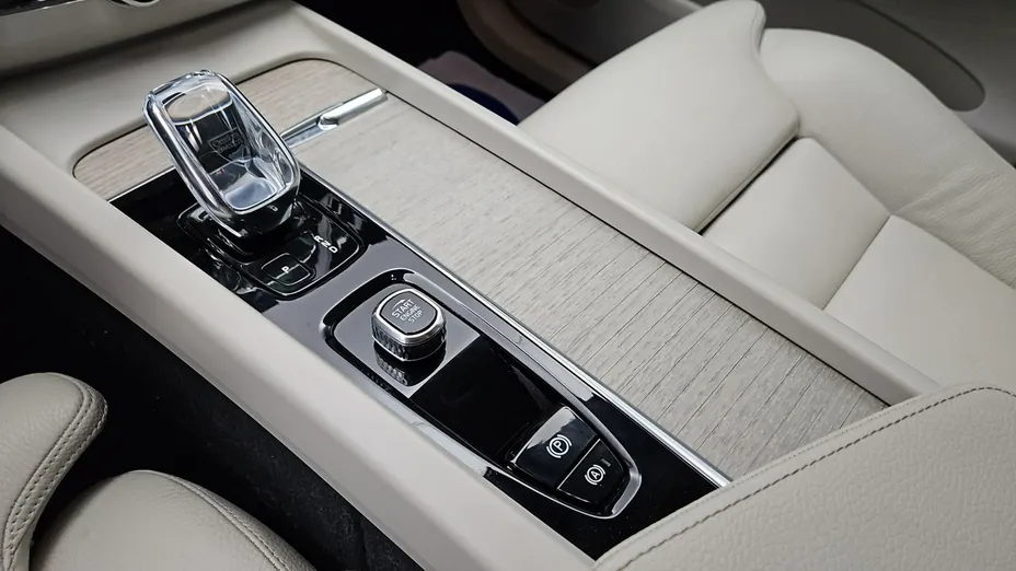 VOLVO XC60 -