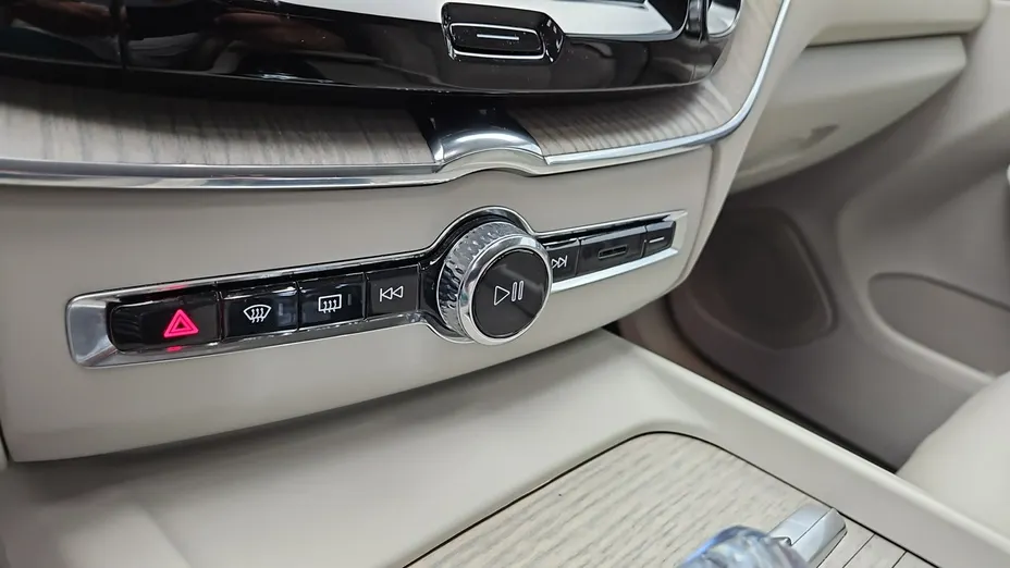 VOLVO XC60 -