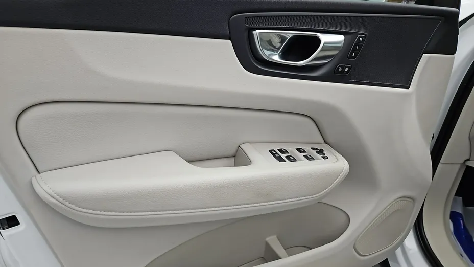 VOLVO XC60 -