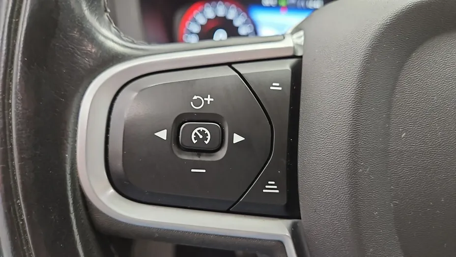 VOLVO XC60 -